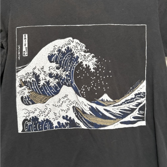 Women's - Future State Dark Gray "Great Wave" Graphic Crop Tee - XS - Picture 3 of 4